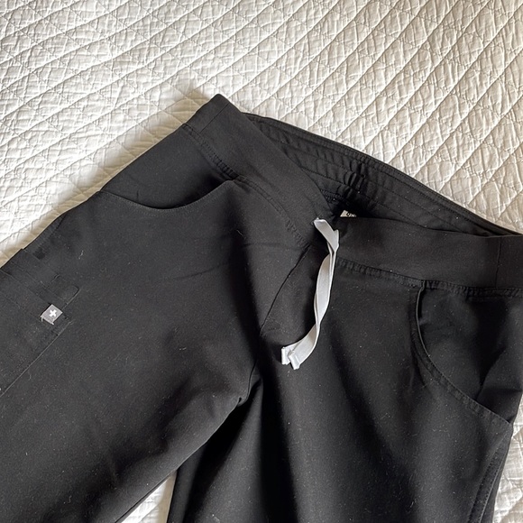 Size small figs black scrub pants - Picture 3 of 3